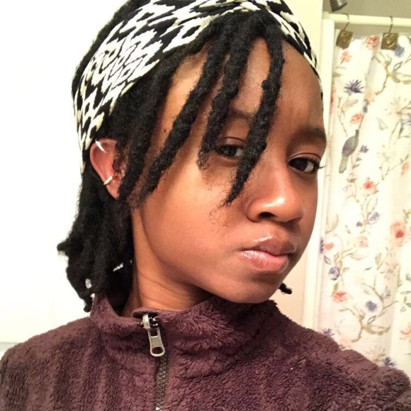 Meet your Posher, Alexia - Picture 1 of 1